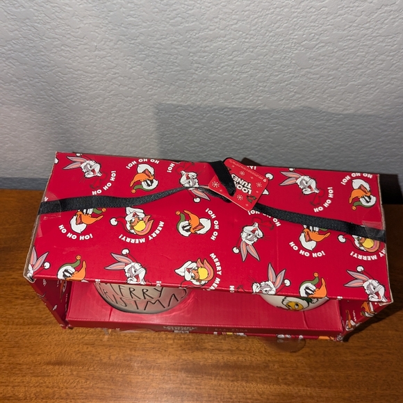 RAE DUNN LOONEY TUNES "MERRY CHRISTMAS" MUG  & TWEETY BIRD ORNAMENT NIB NEW - Picture 4 of 6